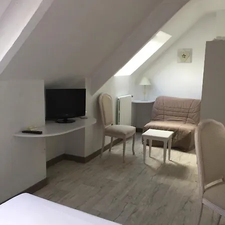 Du Calvaire Hotel 2*