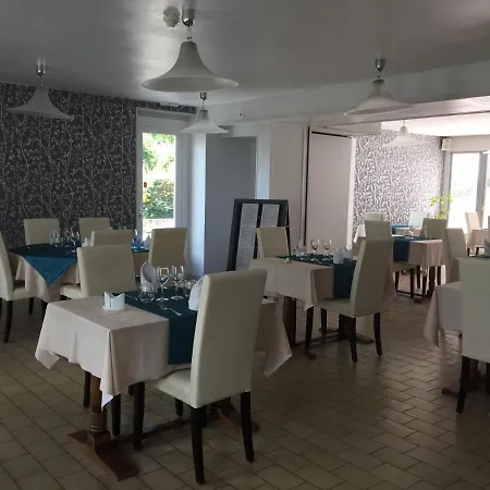 Du Calvaire فندق 2*