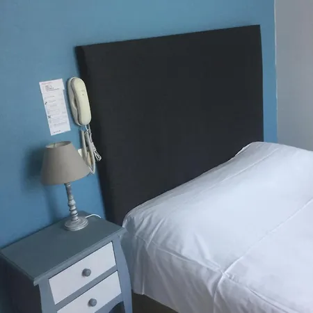 卡尔菲儿酒店 2* Pontchâteau